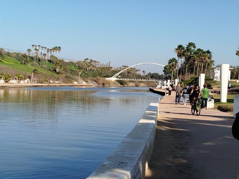 כרישים, נחום היימן ואבשלום פיינברג - טיול מזמר בפארק נחל חדרה